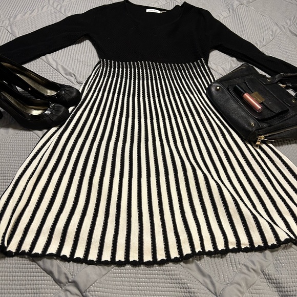 Calvin Klein l,black knit too and black and white stripes down knit. - Picture 12 of 16